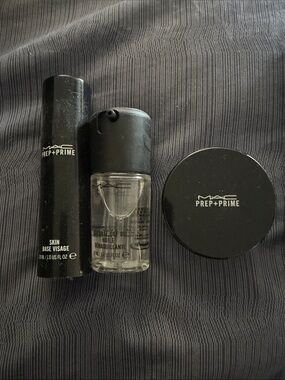 MAC Cosmetics Clear Travel Pouch in Black Trim